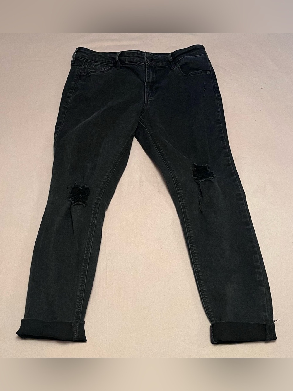 Old Navy Woman’s Black Cropped Distressed Rockstar Mid-Rise Super Skinny Jeans